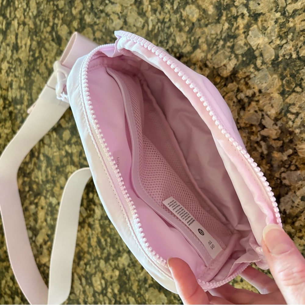 NWT - Lululemon Athletica Blissful Pink Crossbody Bag - Picture 3 of 4